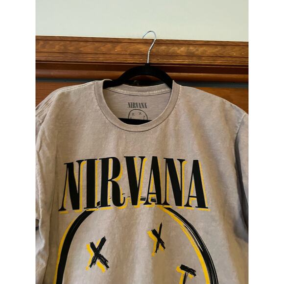 NWOT Nirvana Women's Inverse Smiley Face T-Shirt Short Sleeve Tan Size Large - Picture 4 of 7